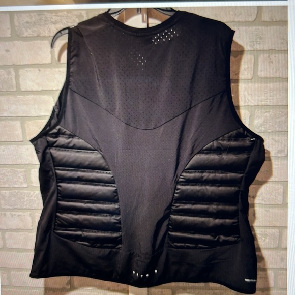 Nike Women's Aeroloft Running Vest - Picture 3 of 7